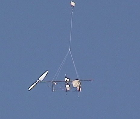 Away22 in flight cropped.jpg (13157 bytes)